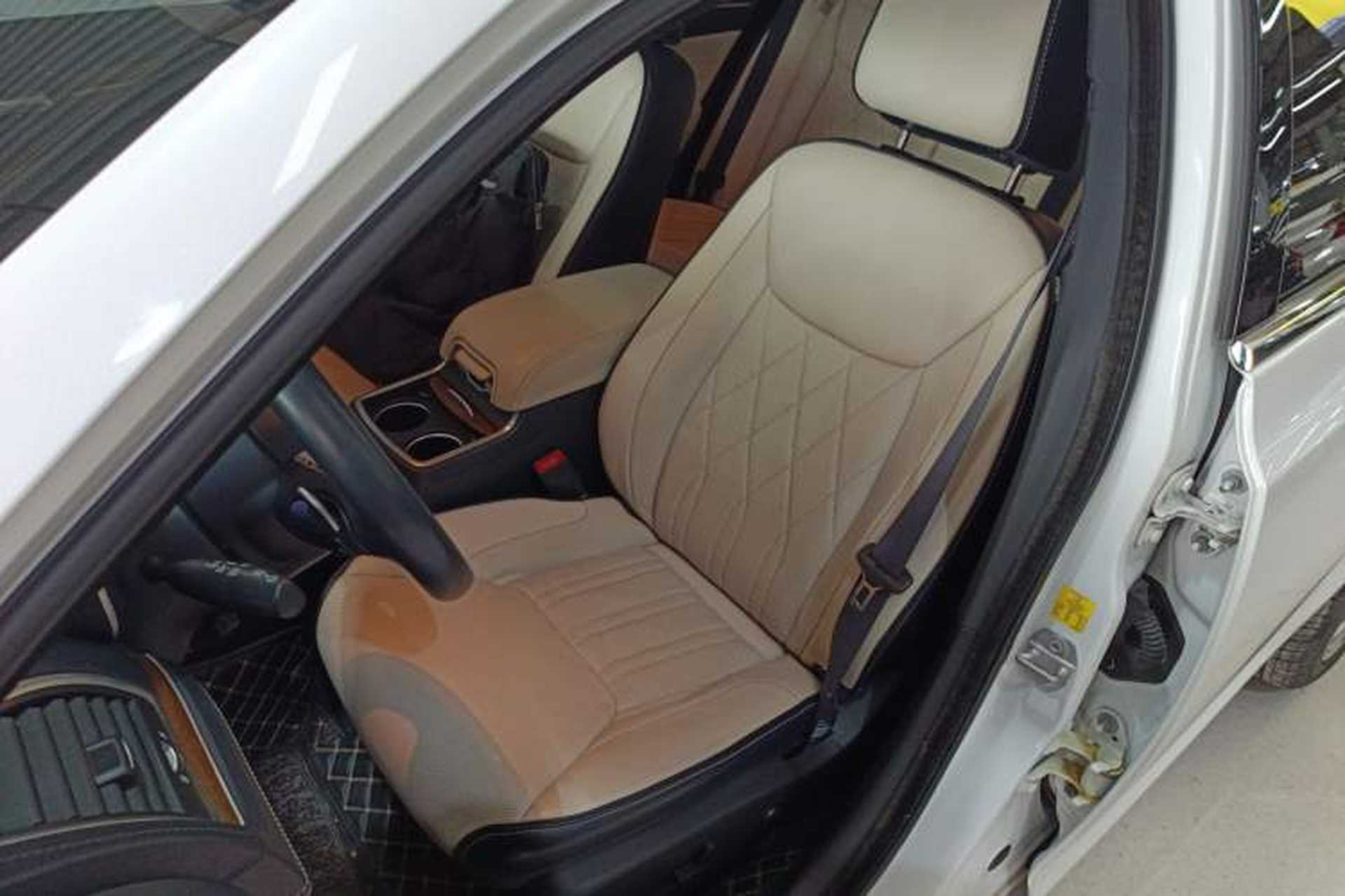 Used Chrysler 300C 2016 3.0L Supreme Edition Left Front Seat