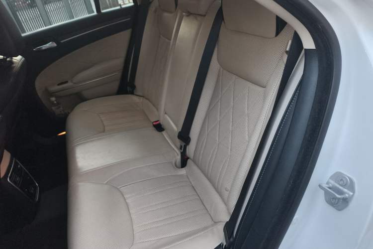 Used Chrysler 300C 2016 3.0L Supreme Edition Left Rear Seat