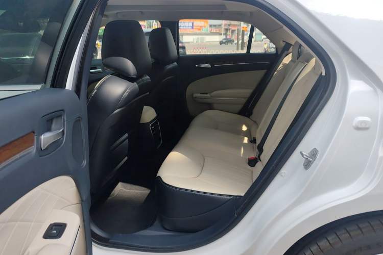 Used Chrysler 300C 2016 3.0L Supreme Edition Left Rear Seat