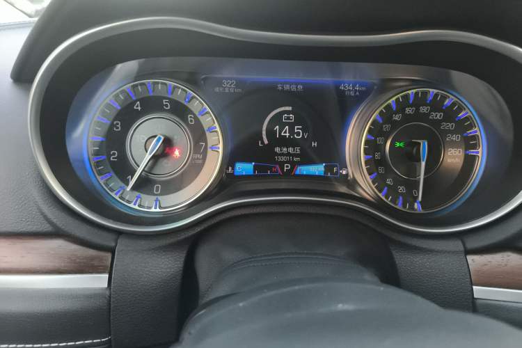 Used Chrysler 300C 2016 3.0L Supreme Edition Odometer Close Up