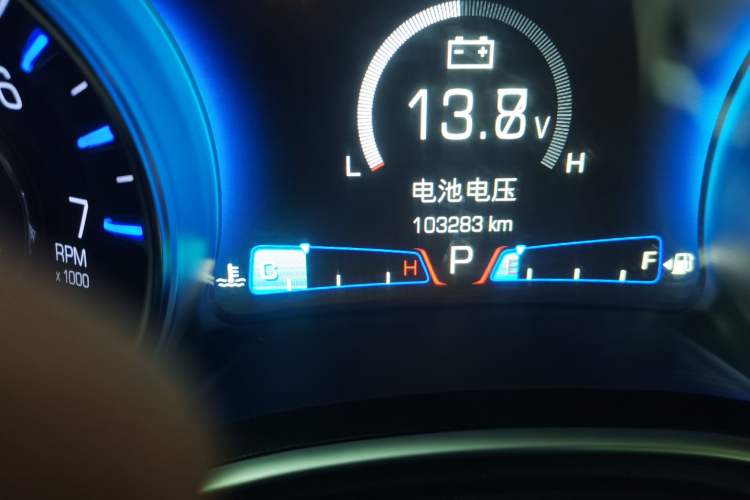 Used Chrysler 300C 2016 3.0L Supreme Edition Odometer Close Up