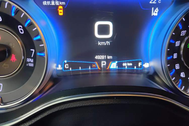 Used Chrysler 300C 2016 3.0L Supreme Edition Odometer Close Up