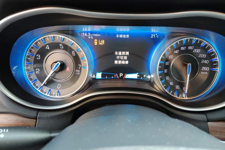 Used Chrysler 300C 2016 3.0L Supreme Edition Odometer Close Up