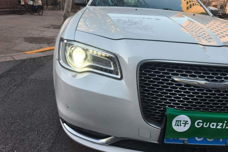 Used Chrysler 300C 2016 3.0L Supreme Edition Right Front Headlight