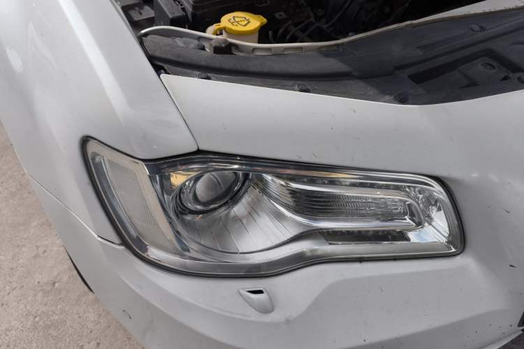 Used Chrysler 300C 2016 3.0L Supreme Edition Right Front Headlight
