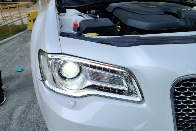 Used Chrysler 300C 2016 3.0L Supreme Edition Right Front Headlight