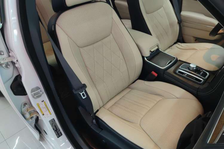 Used Chrysler 300C 2016 3.0L Supreme Edition Right Front Seat
