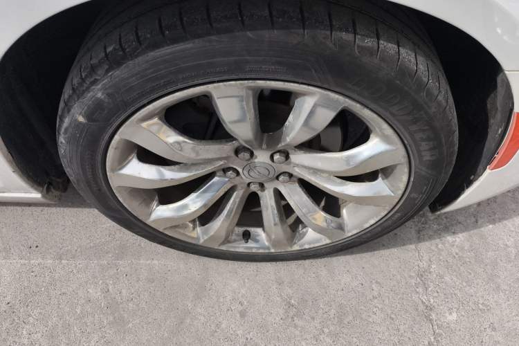 Used Chrysler 300C 2016 3.0L Supreme Edition Right Front Wheel Hub