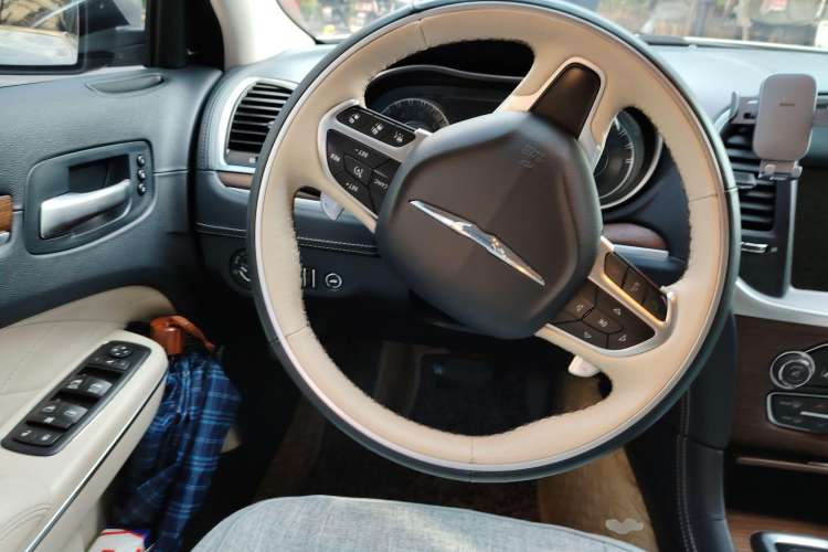 Used Chrysler 300C 2016 3.0L Supreme Edition Steering Wheel