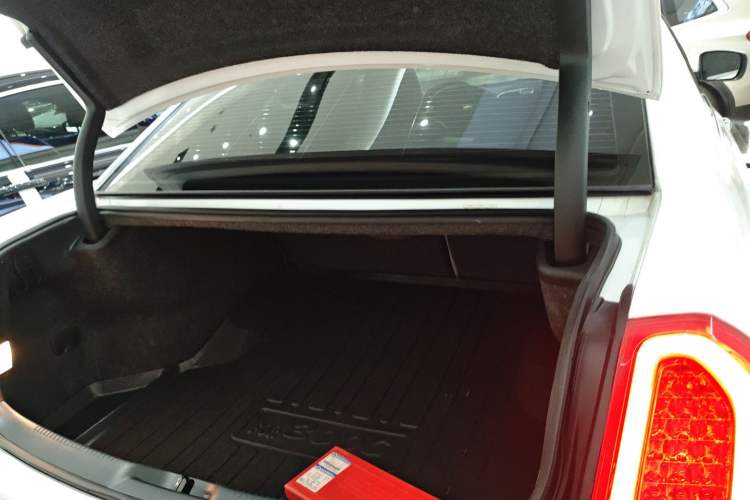 Used Chrysler 300C 2016 3.0L Supreme Edition Trunk