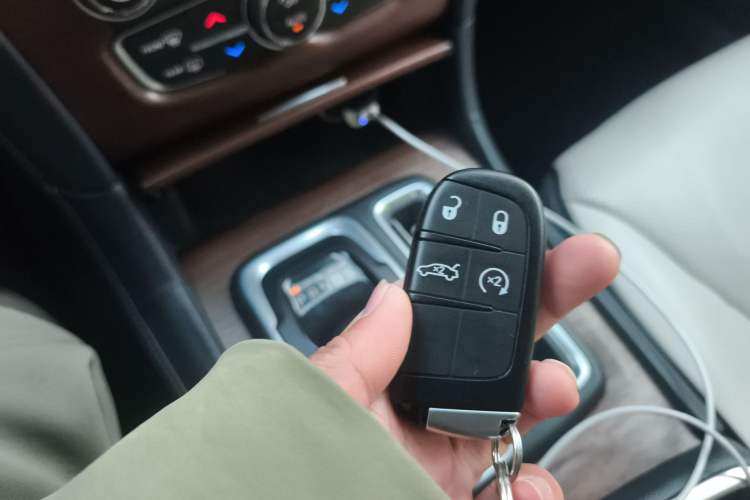 Used Chrysler 300C 2016 3.0L Supreme Edition Vehicle Key