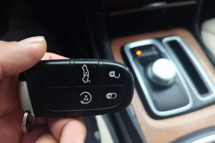 Used Chrysler 300C 2016 3.0L Supreme Edition Vehicle Key