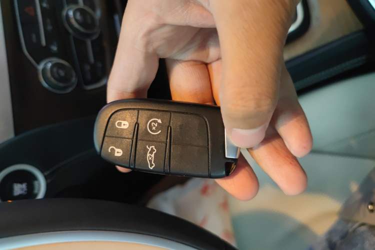 Used Chrysler 300C 2016 3.0L Supreme Edition Vehicle Key