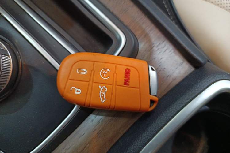 Used Chrysler 300C 2016 3.0L Supreme Edition Vehicle Key