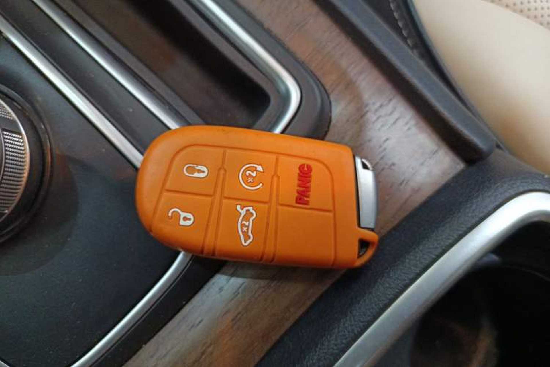 Used Chrysler 300C 2016 3.0L Supreme Edition Vehicle Key