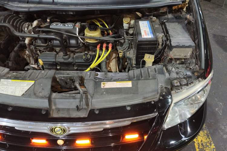 Used Chrysler Grand Voyager 2007 3.3L Business Edition Engine Bay Left