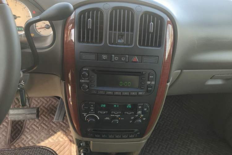 Used Chrysler Grand Voyager 2012 3.0L Ultimate Edition Audio And AC Panel