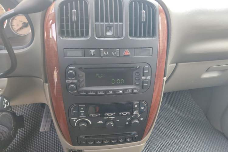 Used Chrysler Grand Voyager 2012 3.0L Ultimate Edition Audio And AC Panel