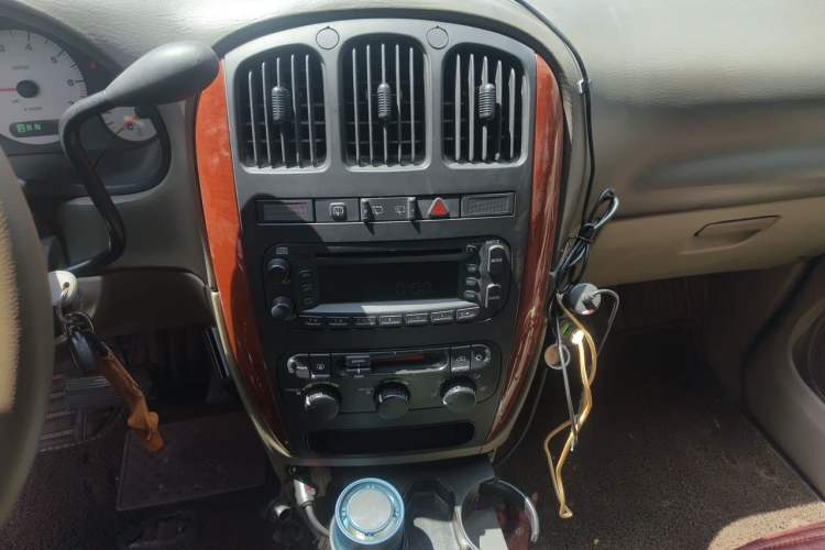 Used Chrysler Grand Voyager 2012 3.0L Classic Edition Audio And AC Panel