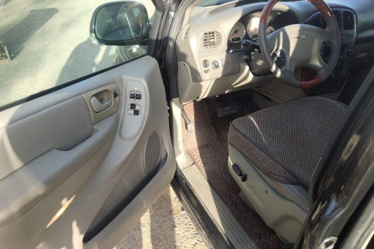 Used Chrysler Grand Voyager 2012 3.0L Ultimate Edition Driver Seat
