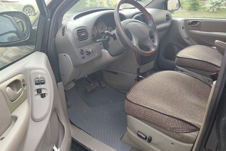 Used Chrysler Grand Voyager 2012 3.0L Ultimate Edition Driver Seat