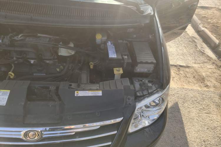 Used Chrysler Grand Voyager 2012 3.0L Ultimate Edition Engine Bay Left