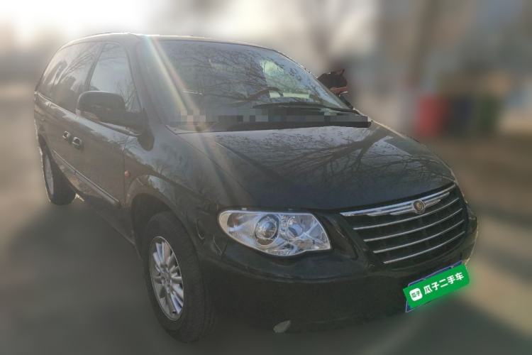 Used Chrysler Grand Voyager 2012 3.0L Ultimate Edition Front Right 45 Deg