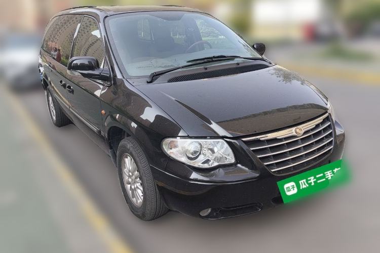 Used Chrysler Grand Voyager 2012 3.0L Ultimate Edition Front Right 45 Deg