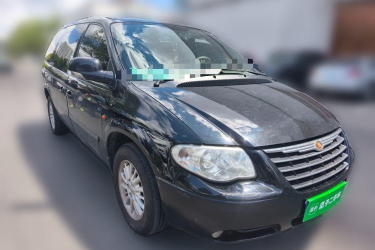Used Chrysler Grand Voyager 2012 3.0L Classic Edition Front Right 45 Deg