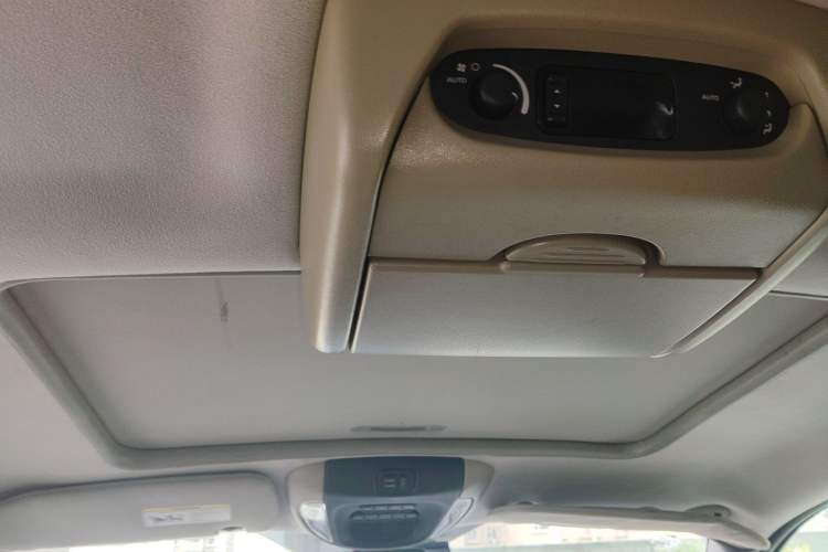 Used Chrysler Grand Voyager 2012 3.0L Ultimate Edition Headliner