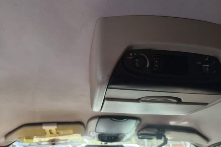 Used Chrysler Grand Voyager 2012 3.0L Classic Edition Headliner
