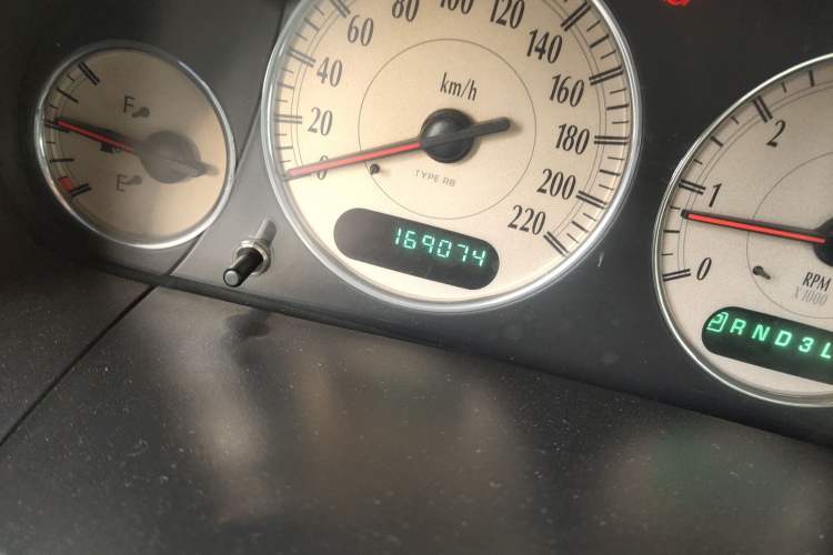 Used Chrysler Grand Voyager 2012 3.0L Ultimate Edition Odometer Close Up