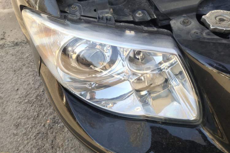Used Chrysler Grand Voyager 2012 3.0L Ultimate Edition Right Front Headlight