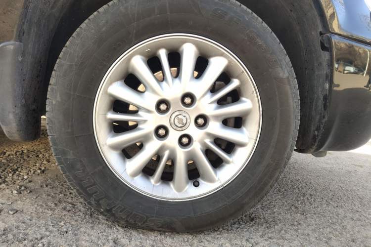 Used Chrysler Grand Voyager 2012 3.0L Ultimate Edition Right Front Wheel Hub