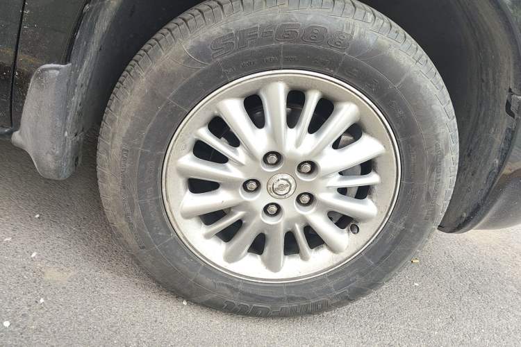 Used Chrysler Grand Voyager 2012 3.0L Ultimate Edition Right Front Wheel Hub