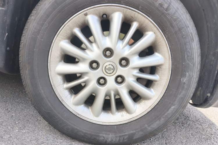 Used Chrysler Grand Voyager 2012 3.0L Classic Edition Right Front Wheel Hub