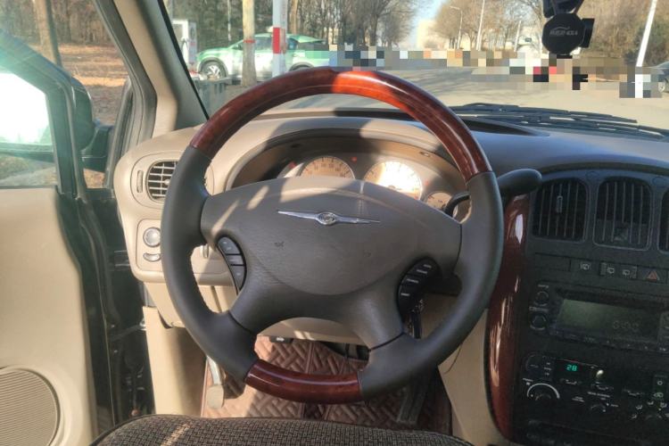 Used Chrysler Grand Voyager 2012 3.0L Ultimate Edition Steering Wheel