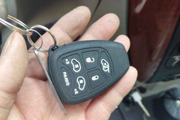 Used Chrysler Grand Voyager 2012 3.0L Ultimate Edition Vehicle Key