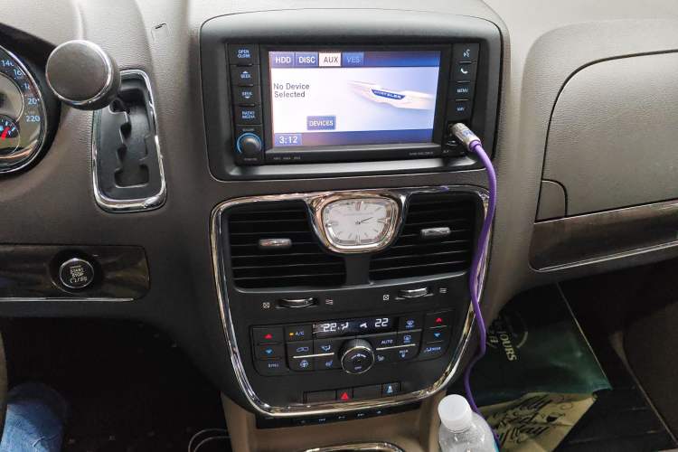 Used Chrysler Grand Voyager 2013 3.6L Luxury Edition Audio And AC Panel