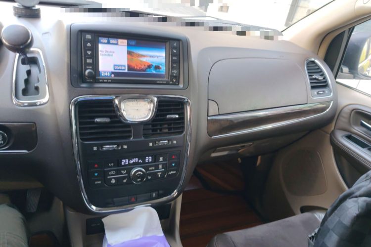 Used Chrysler Grand Voyager 2013 3.6L Luxury Edition Audio And AC Panel