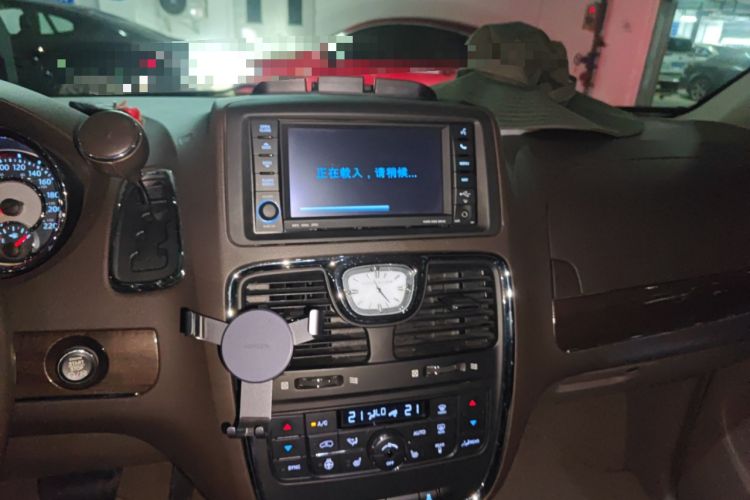 Used Chrysler Grand Voyager 2013 3.6L Luxury Edition Audio And AC Panel