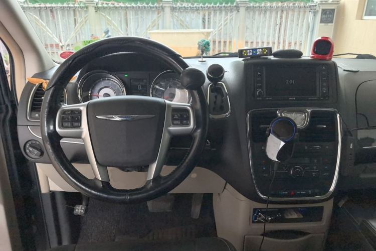 Used Chrysler Grand Voyager  Center Console
