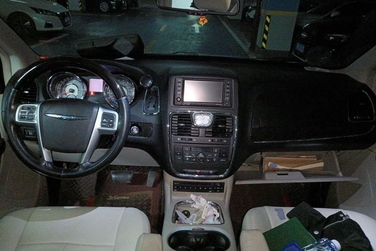 Used Chrysler Grand Voyager 2013 3.6L Luxury Edition Center Console