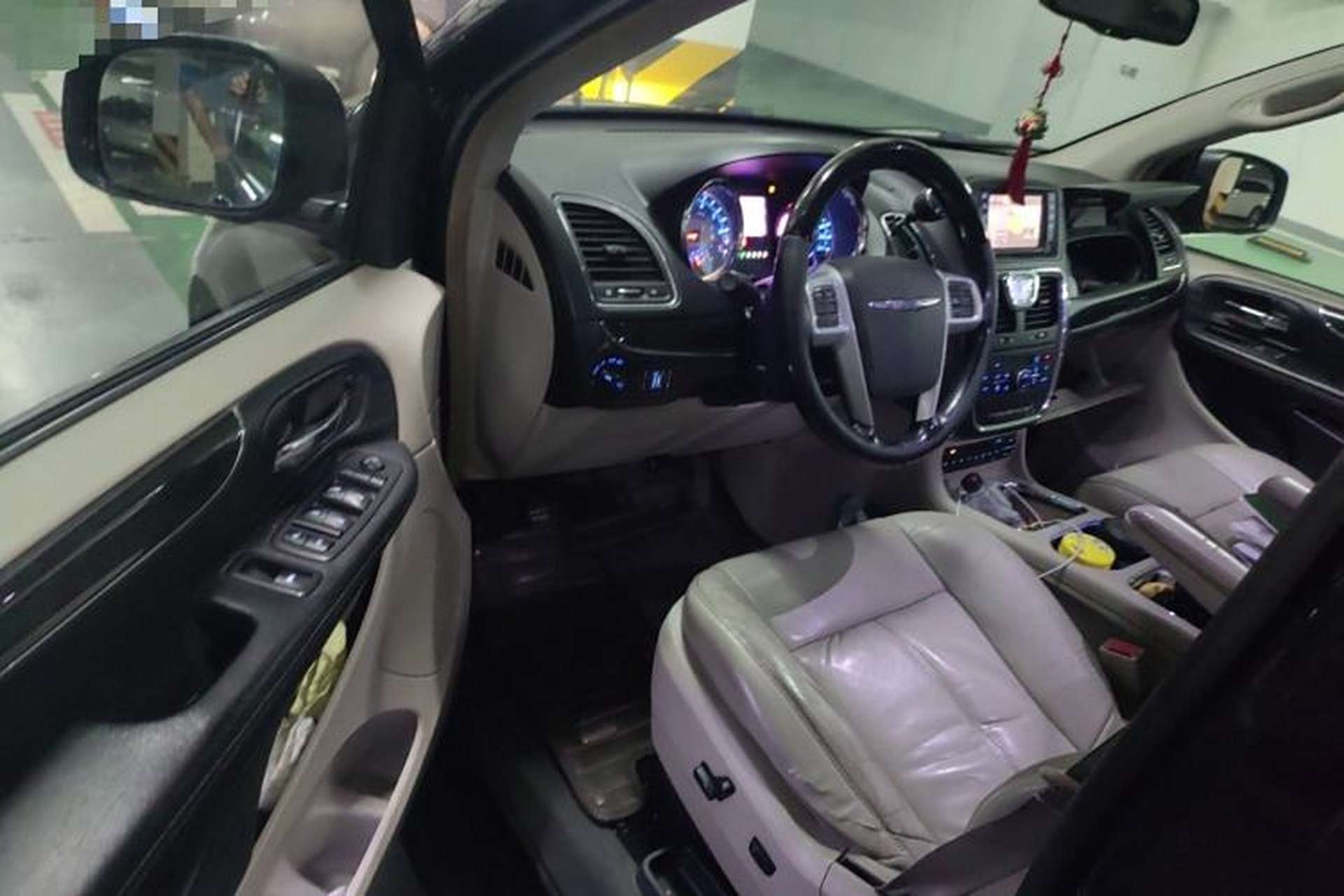 Used Chrysler Grand Voyager 2013 3.6L Luxury Edition Driver Seat