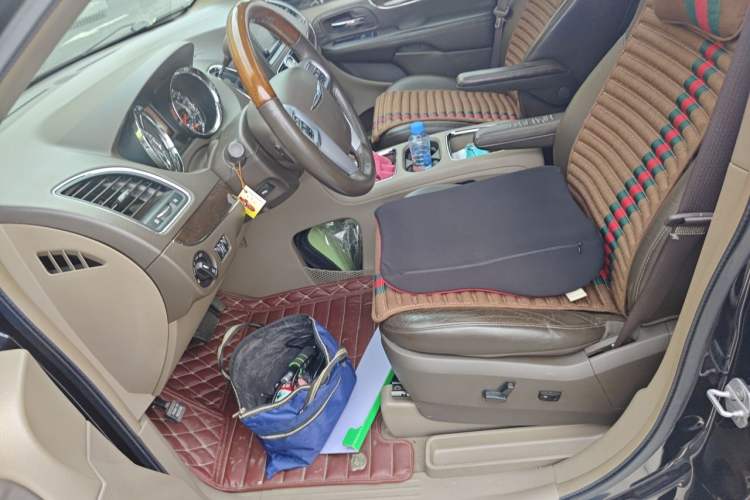 Used Chrysler Grand Voyager 2013 3.6L Luxury Edition Driver Seat