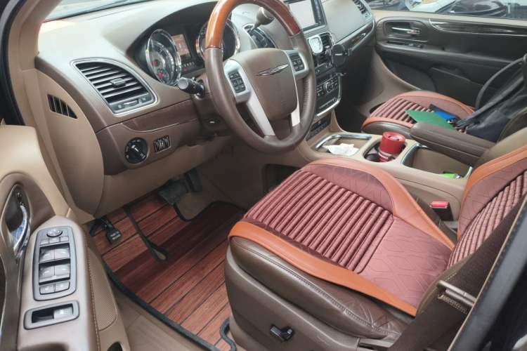 Used Chrysler Grand Voyager 2013 3.6L Luxury Edition Driver Seat