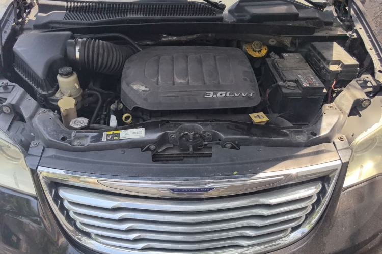 Used Chrysler Grand Voyager 2013 3.6L Luxury Edition Engine Bay