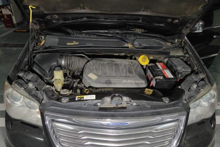 Used Chrysler Grand Voyager 2013 3.6L Luxury Edition Engine Bay