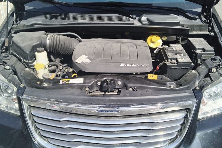 Used Chrysler Grand Voyager 2013 3.6L Luxury Edition Engine Bay