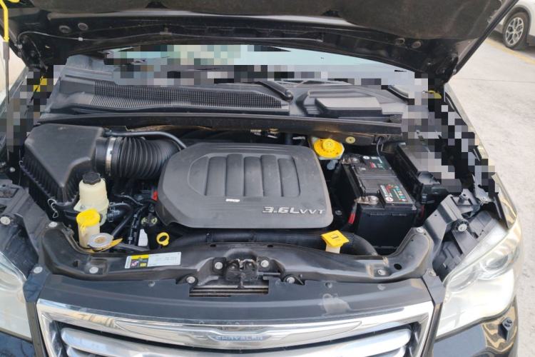 Used Chrysler Grand Voyager 2013 3.6L Luxury Edition Engine Bay